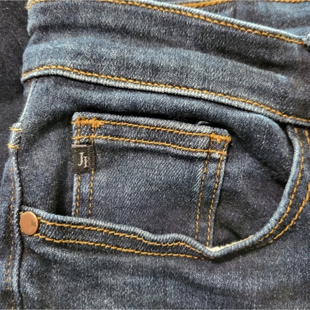 Judy Blue Size 13/31 Whiskered Dark Wash Bootcut Jeans~Frayed Hem~like New! - Picture 10 of 13